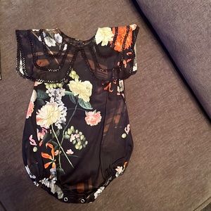 Baby Girl onesie Wolf And Rita, Pristine with tags